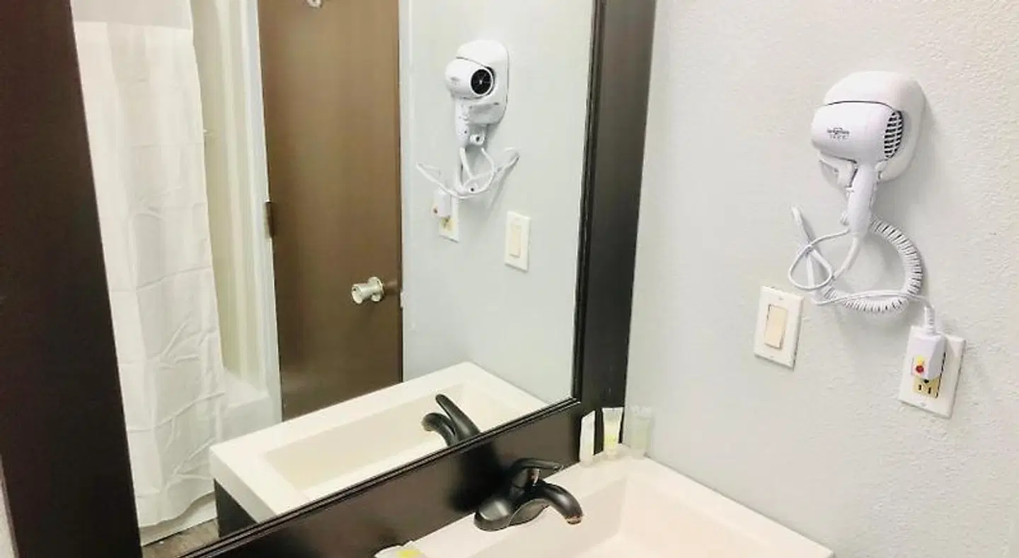 SureStay Hotel by Best Western Montgomery Southwest Badezimmer