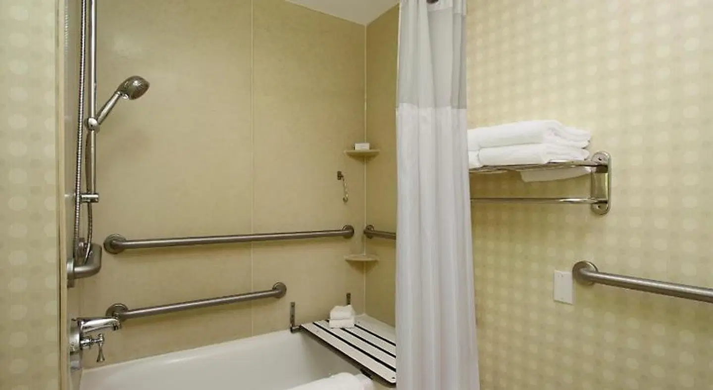 Hilton Garden Inn Sonoma County Airport HEALTH_BEAUTY