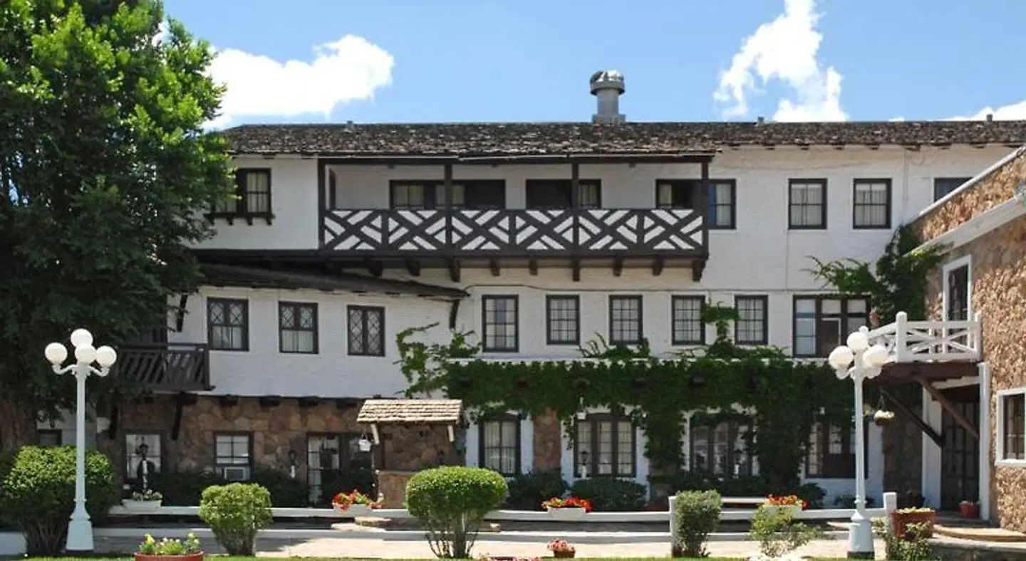 Hotel El Rancho EXTERIOR