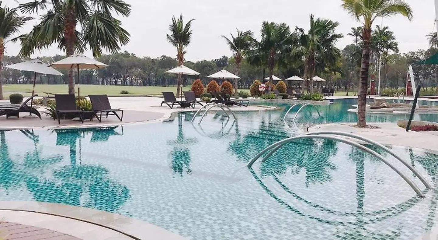 Eastin Thana City Golf Resort Bangkok OUTDOOR_POOL