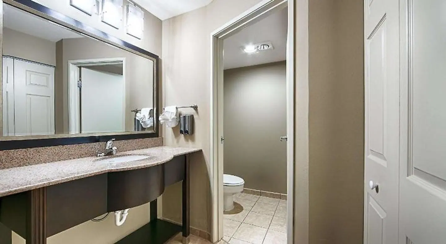 Best Western Plus Pioneer Park Inn Badezimmer