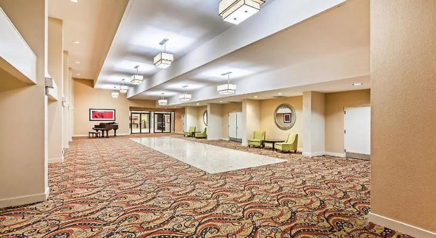Holiday Inn Tyler - Conference Center by IHG LOUNGE_LOBBY