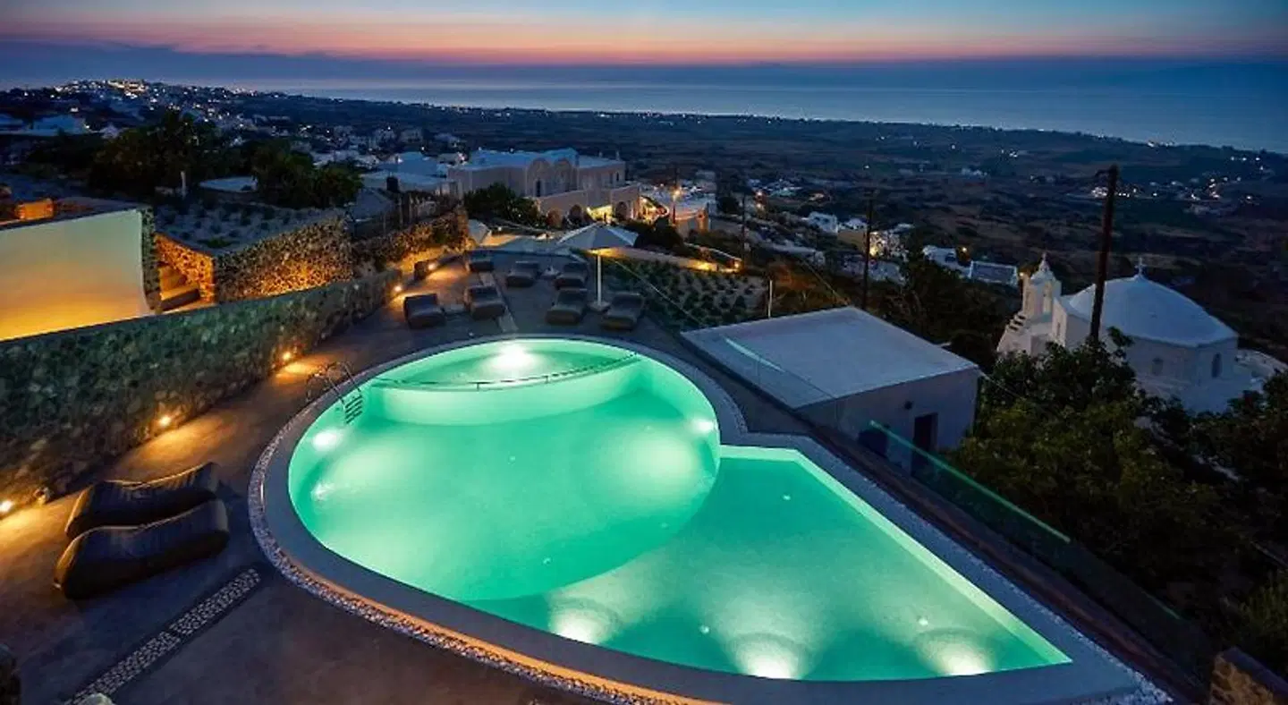 Aperanto Suites OUTDOOR_POOL