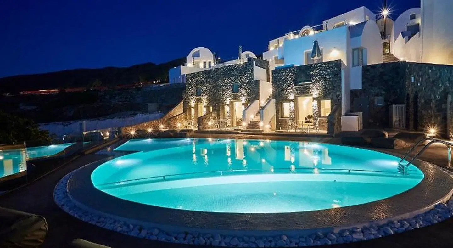Aperanto Suites OUTDOOR_POOL