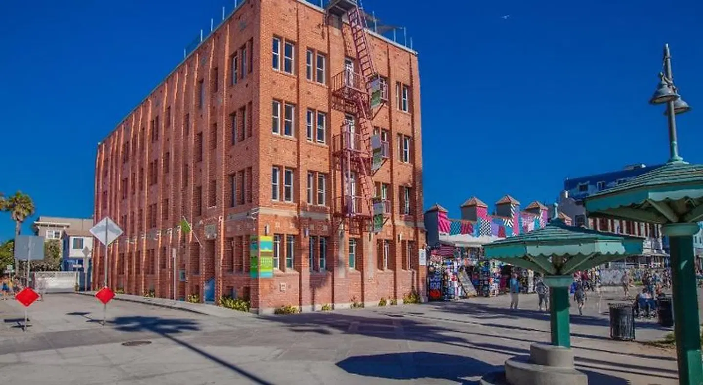 Venice Breeze Suites EXTERIOR