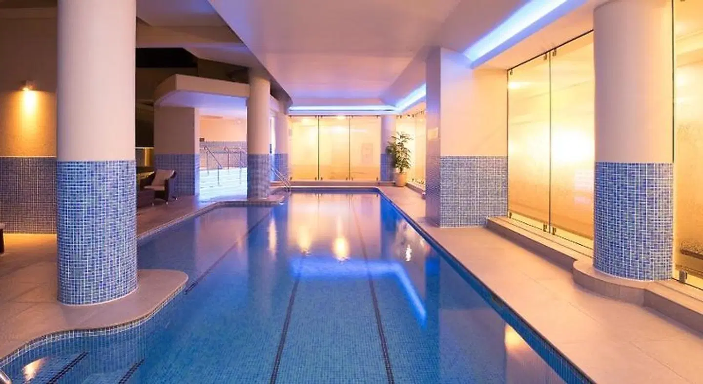 The Sebel Sydney Chatswood Hallenbad