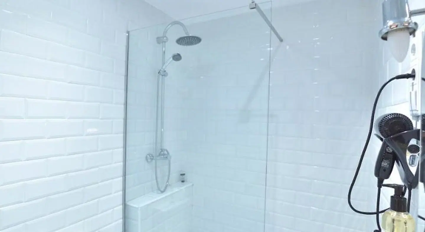 Hostal Girona Badezimmer