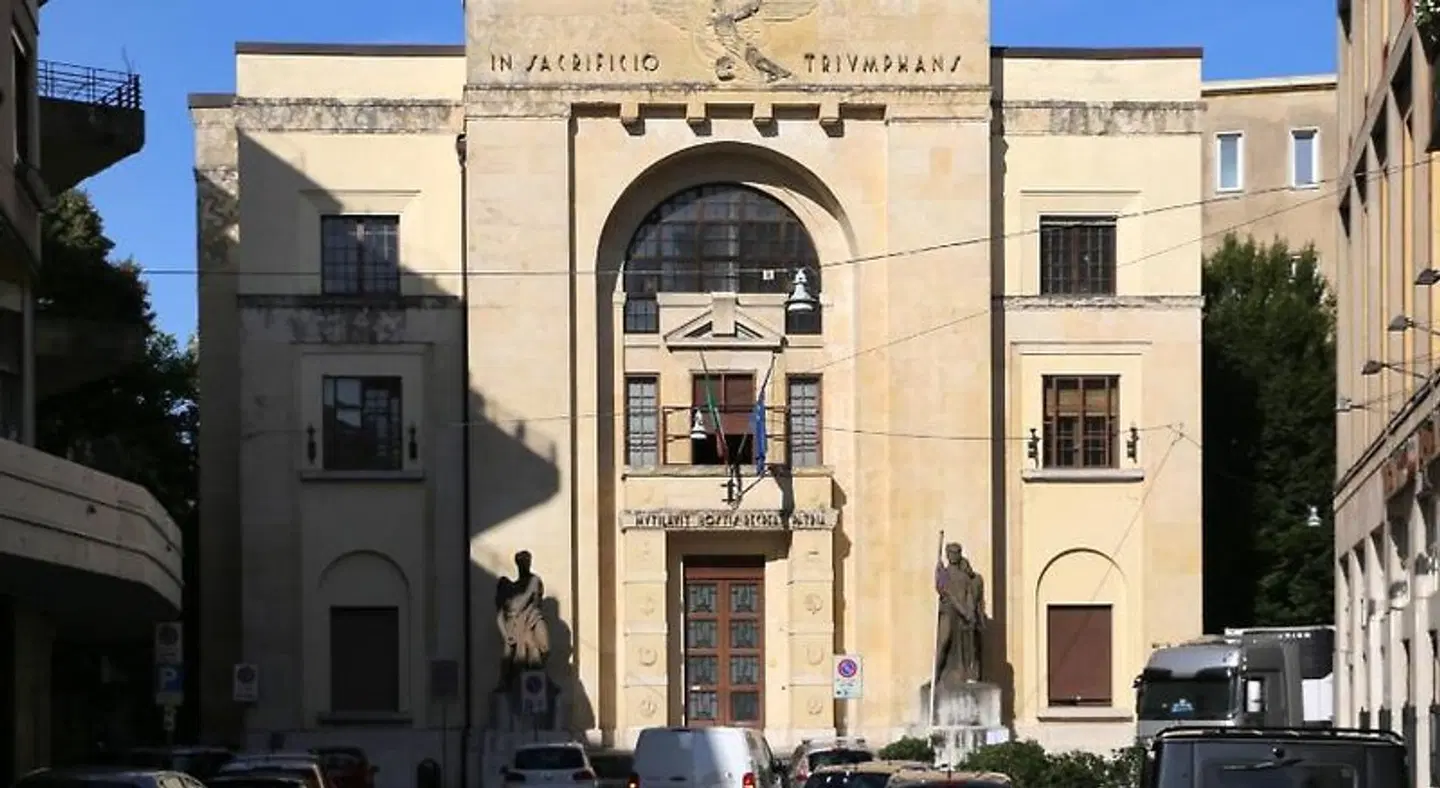 Al Teatro EXTERIOR