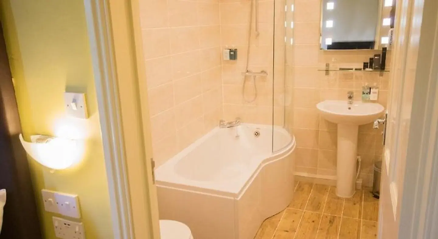 Wakefield Limes Hotel Badezimmer