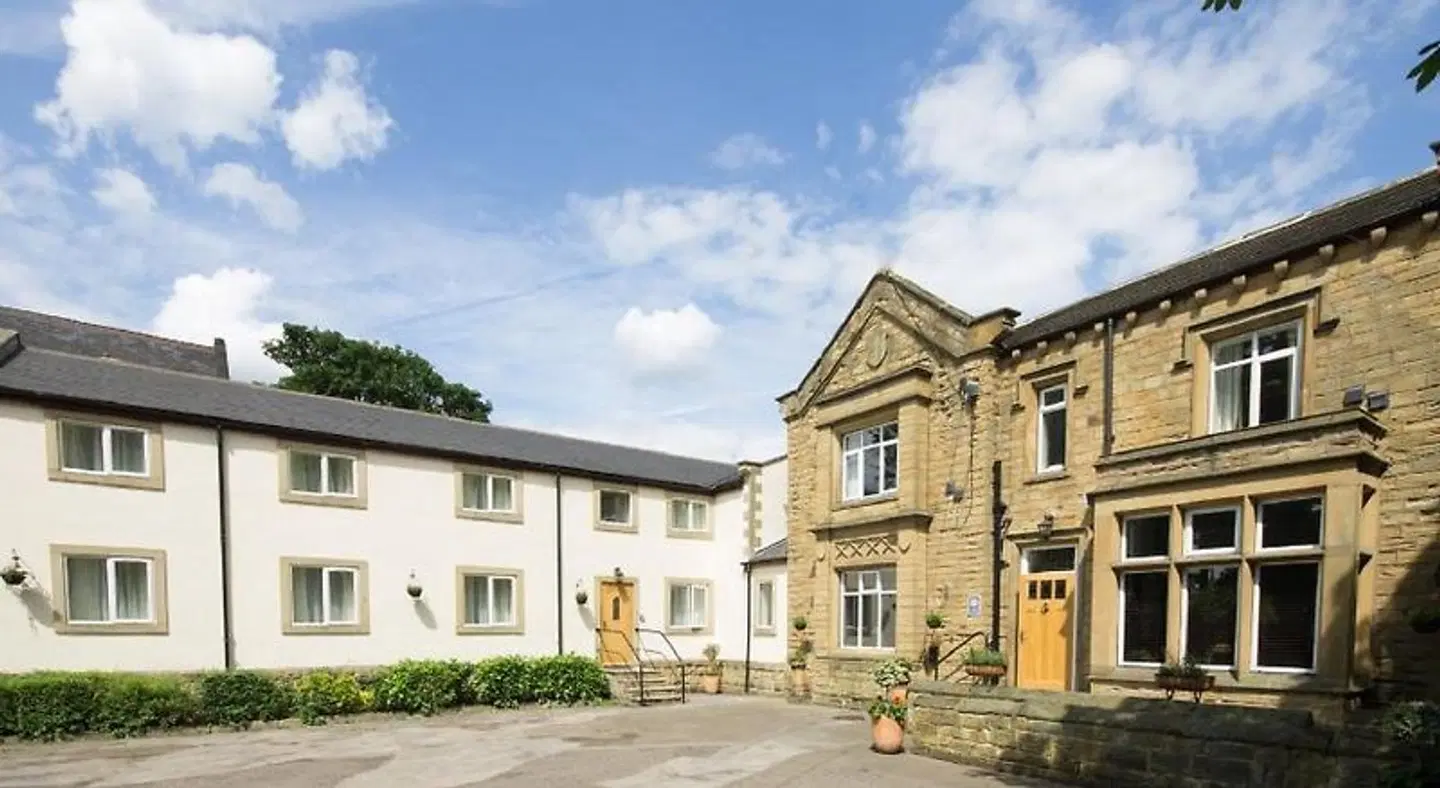 Wakefield Limes Hotel EXTERIOR
