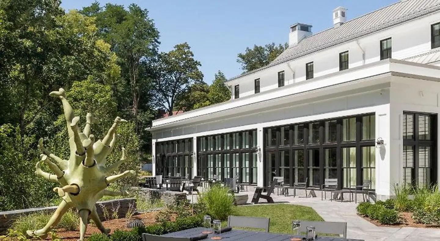 The Williams Inn EXTERIOR