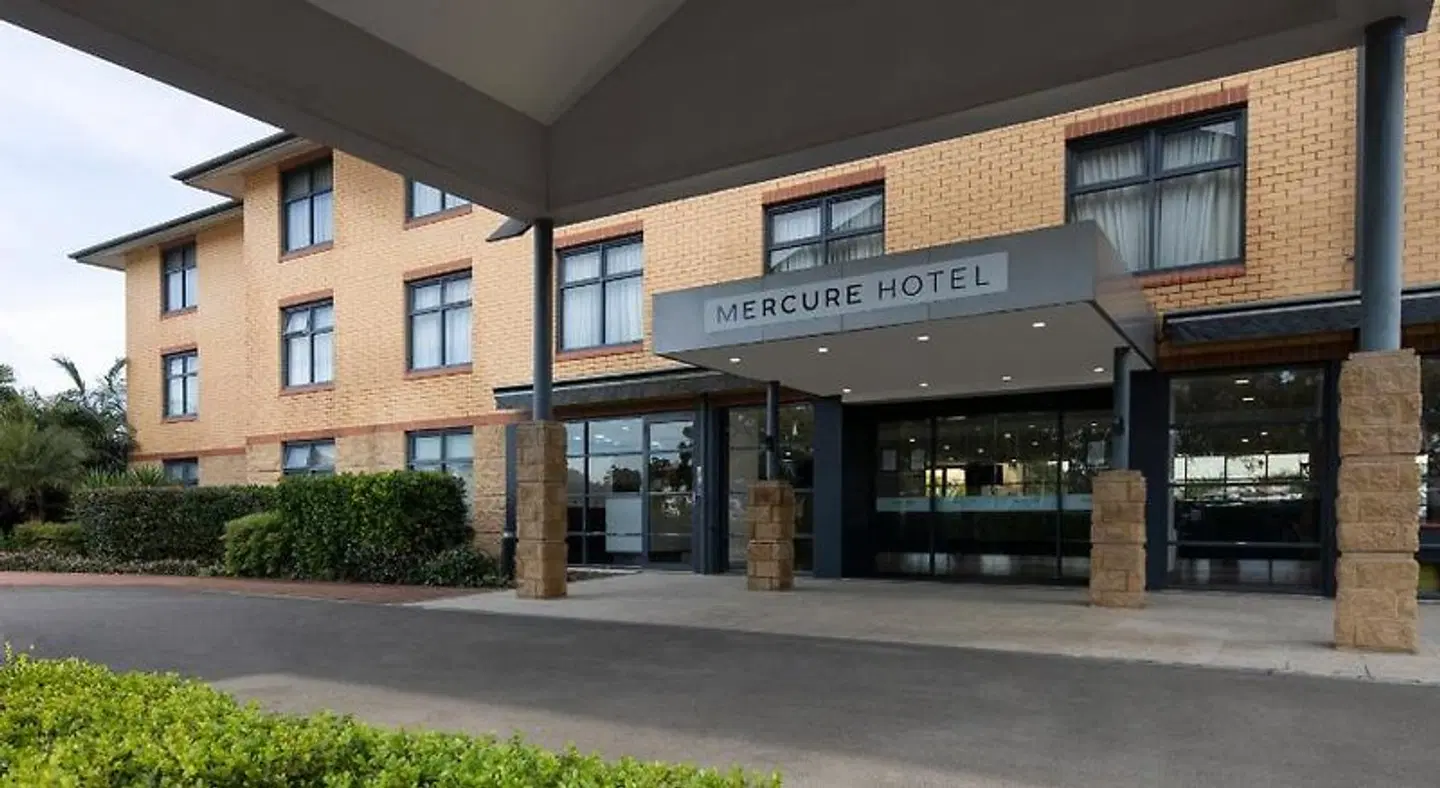 Mercure Sydney Blacktown EXTERIOR