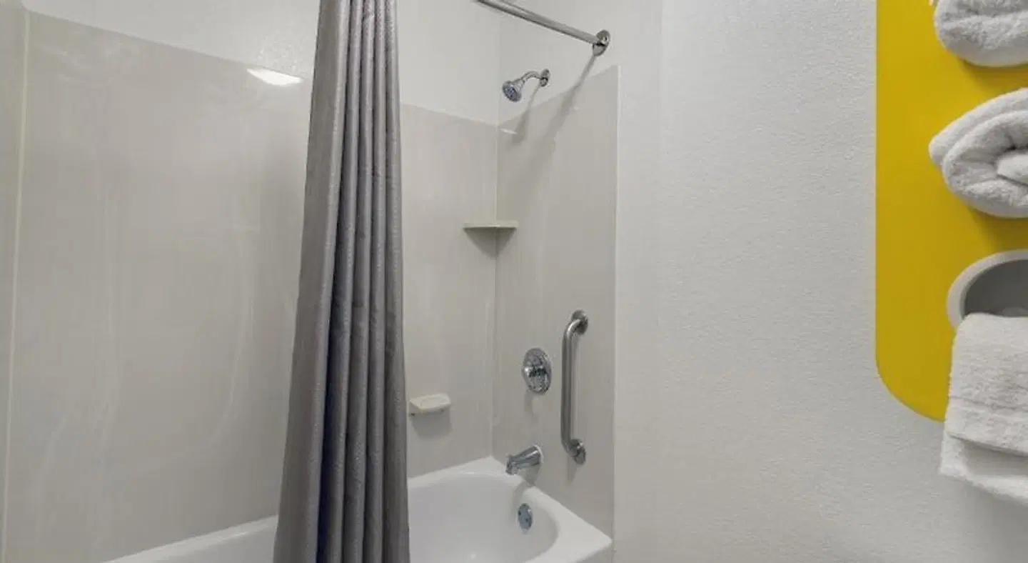 Motel 6 Virginia Beach, VA Badezimmer
