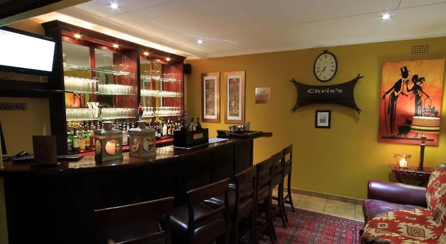 Avalon Guest Manor Bar