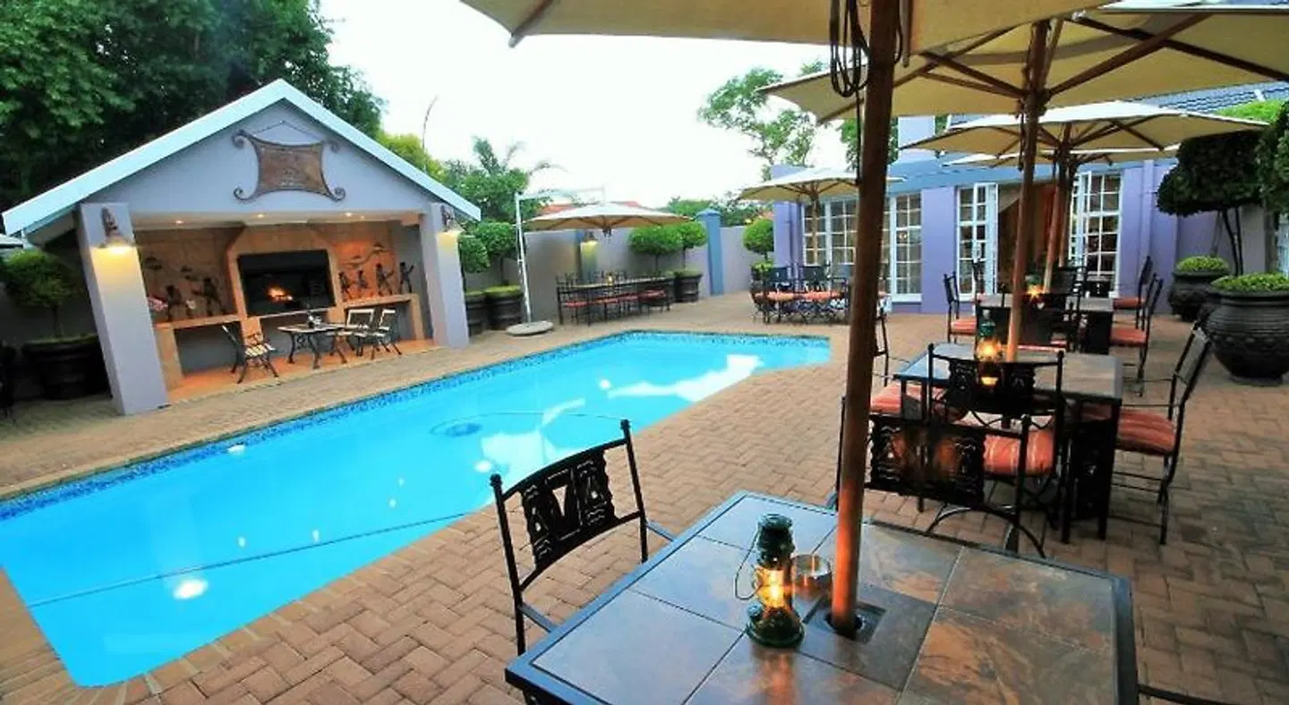 Avalon Guest Manor OUTDOOR_POOL