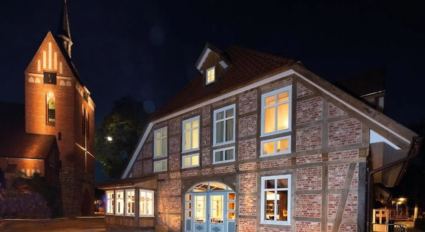 Schmucke Witwe EXTERIOR