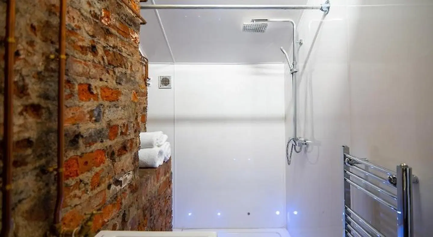 Rooms by Green Room Badezimmer