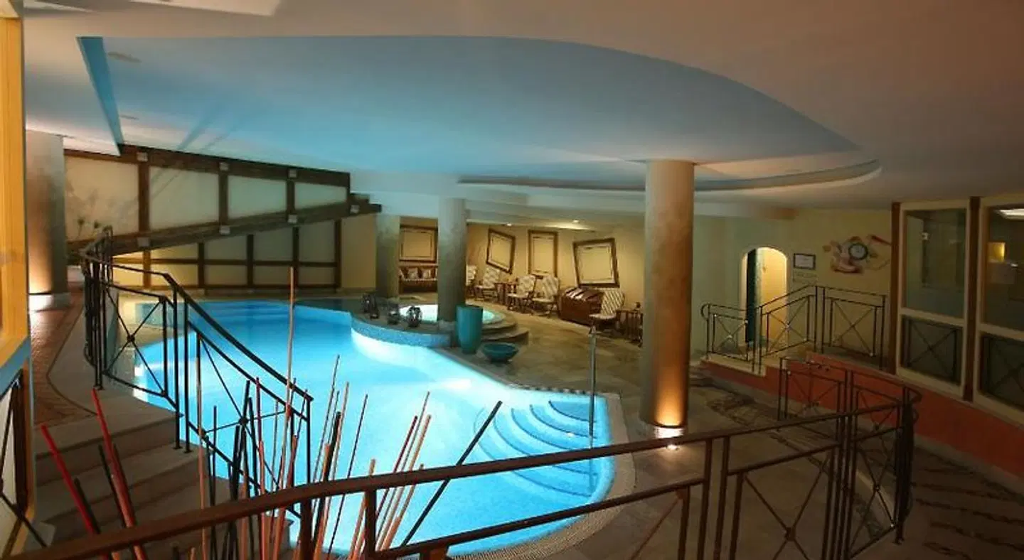 Alpen Suite Hotel Hallenbad