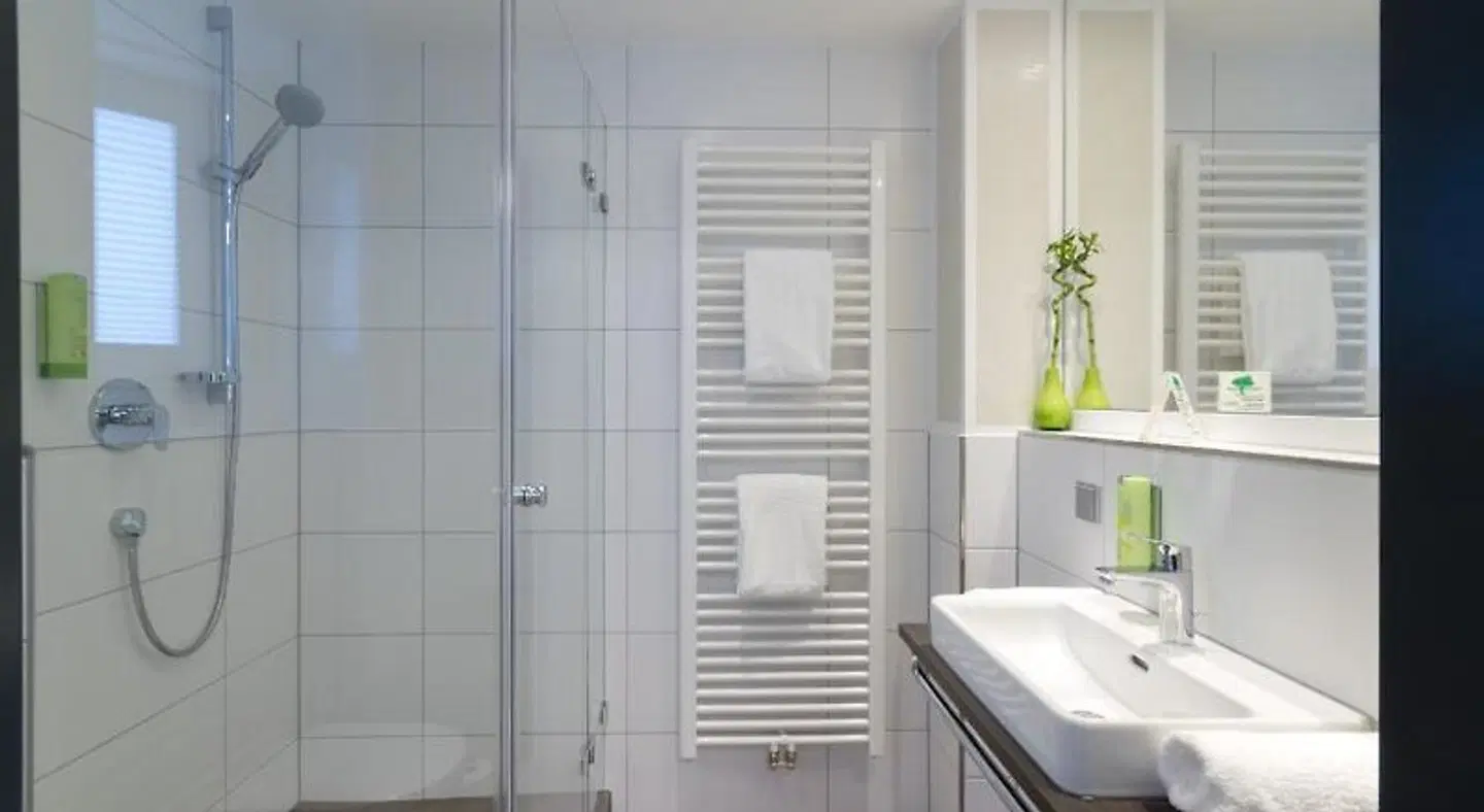 sevenDays Hotel BoardingHouse Mannheim Badezimmer