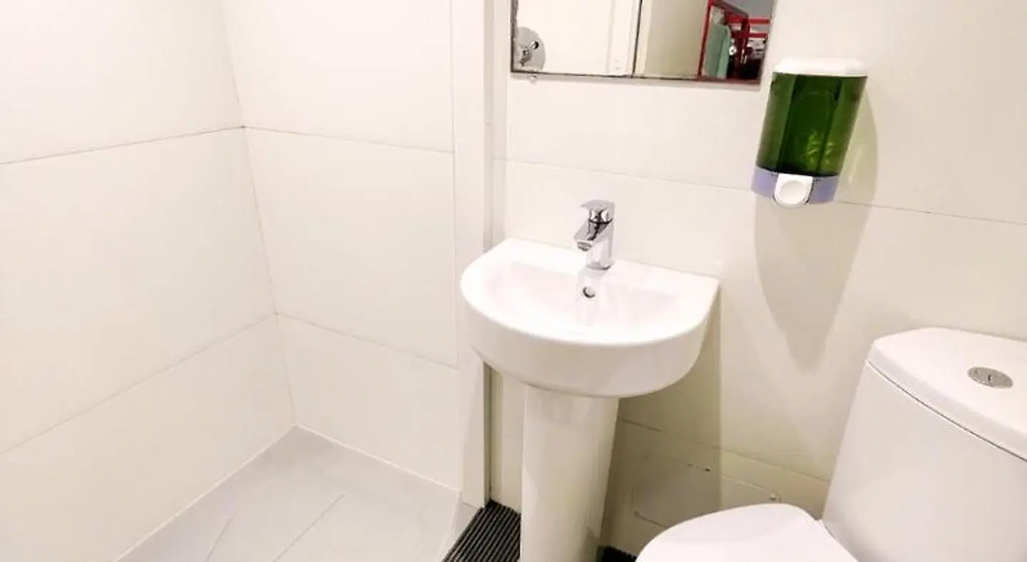 Astor Kensington Hostel Badezimmer