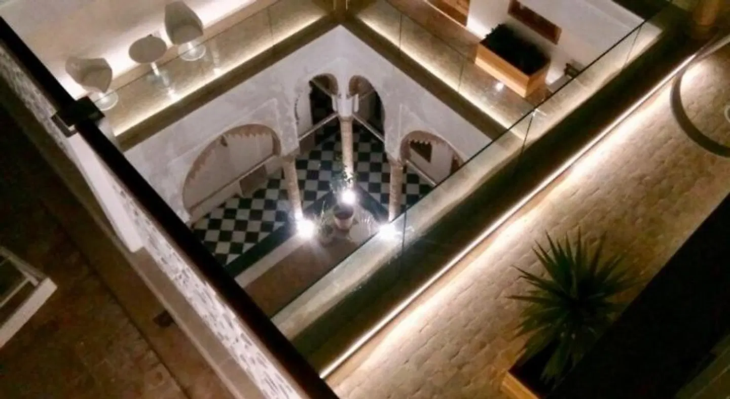 Dar Shaân Hallenbad