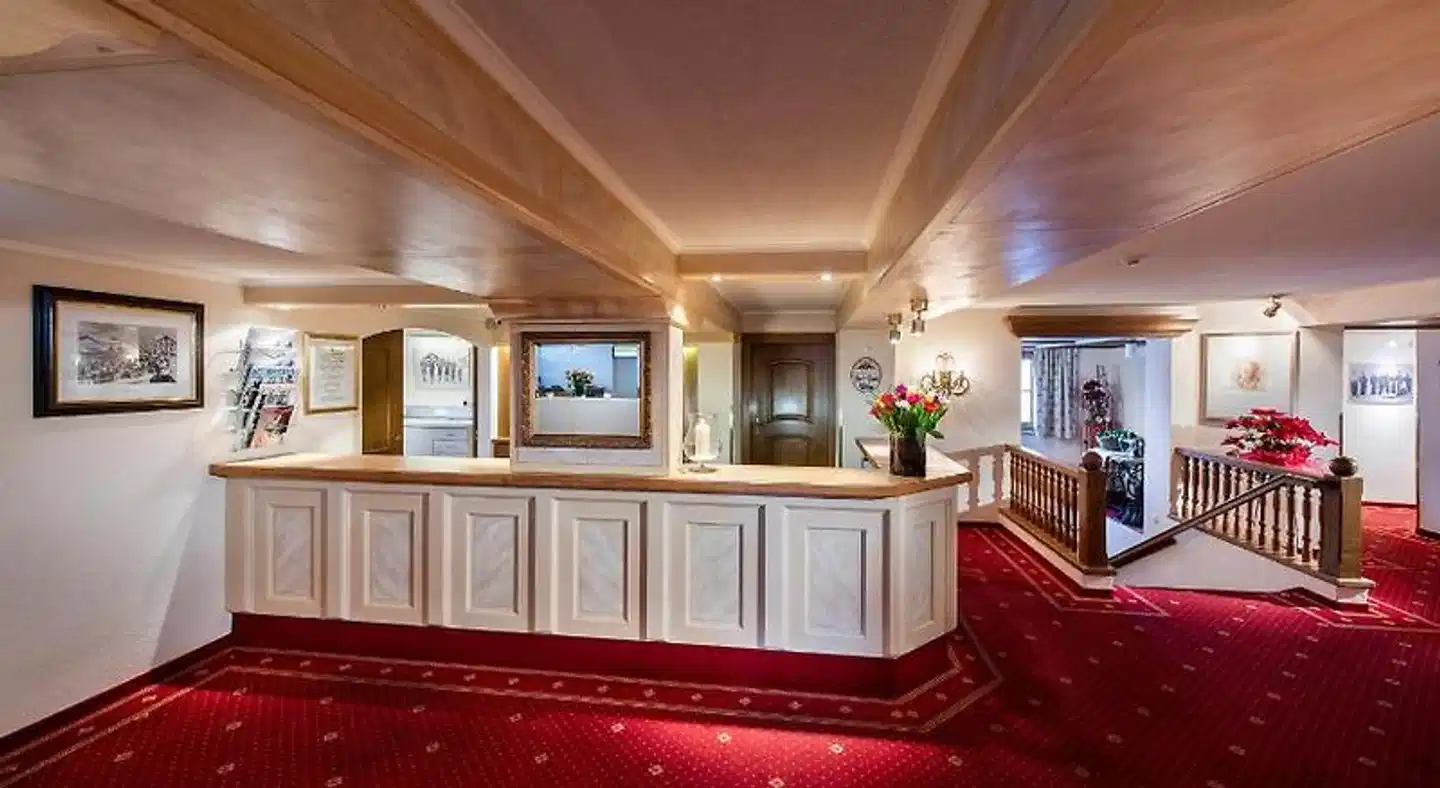 Sporthotel Enzian Lobby