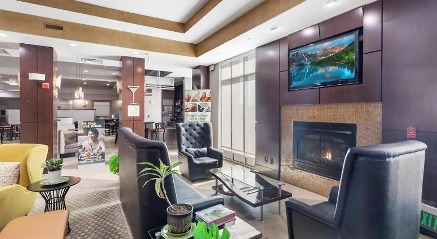 Holiday Inn & Suites Waco Northwest by IHG Bar