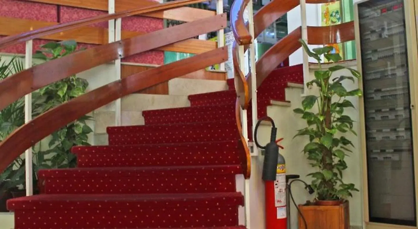 Royal SPORTS_AND_LEISURE