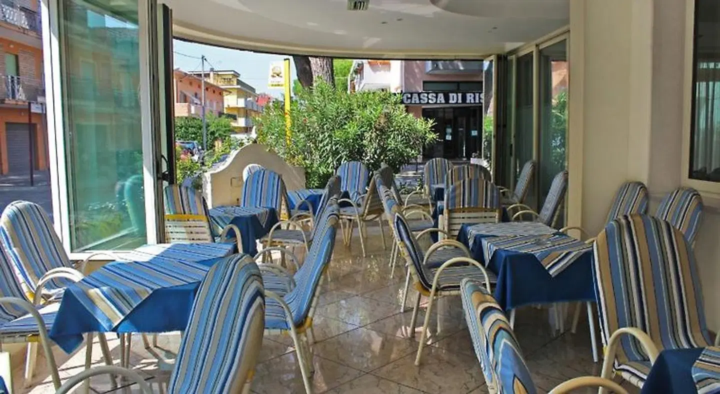 Royal SPORTS_AND_LEISURE