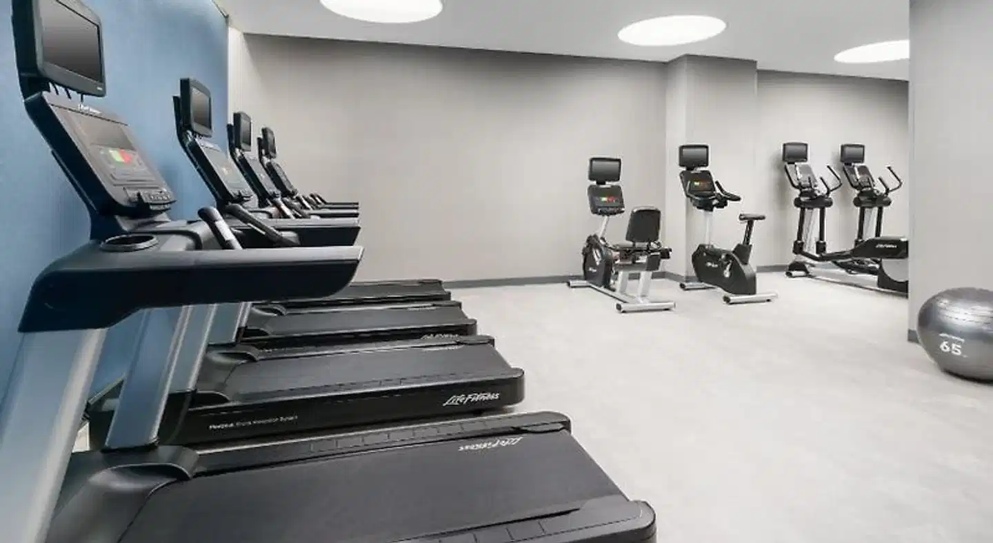 Fairf. I&S NY Manhattan/Penn St. Sport und Entertainment