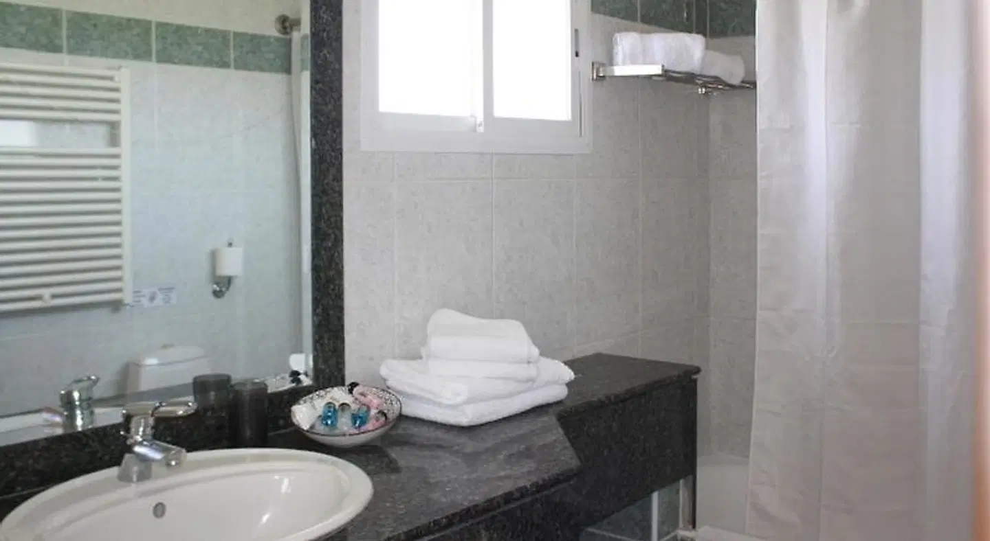 Chrielka Hotel Suites Badezimmer