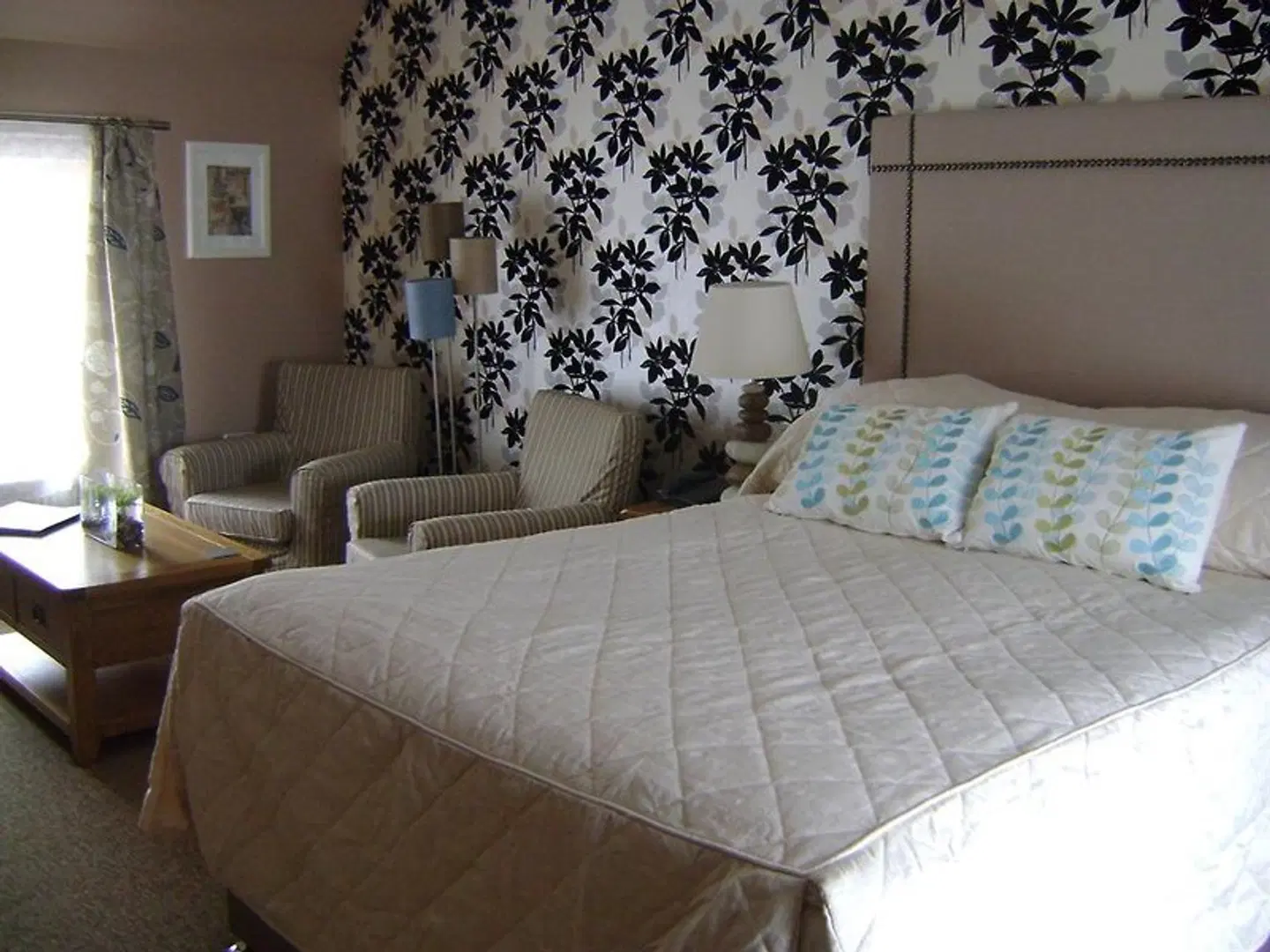 The Commercial Hotel ROOM_EXAMPLE