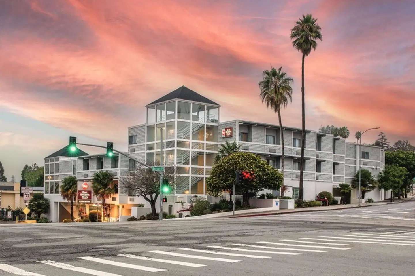 Best Western Plus All Suites Inn EXTERIOR
