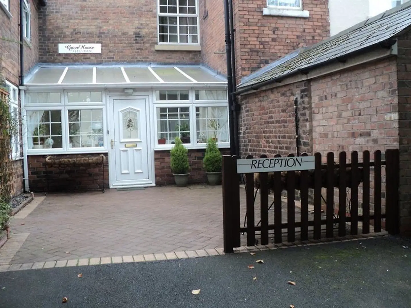 Grove House Guest House EXTERIOR