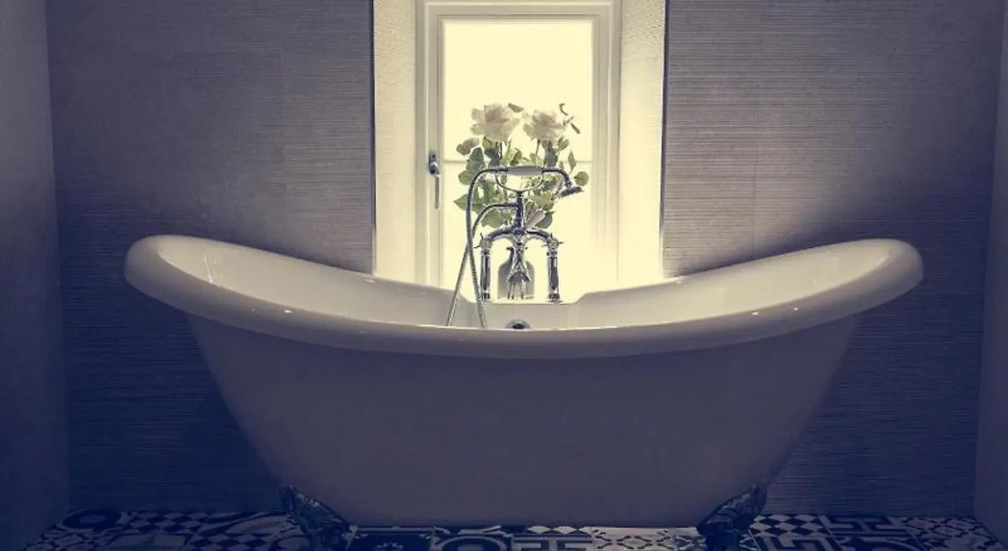 The Hurt Arms Badezimmer