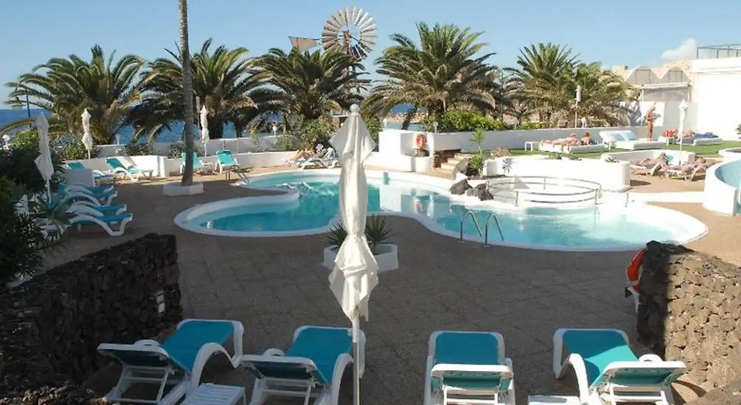 Neptuno Suites Pool