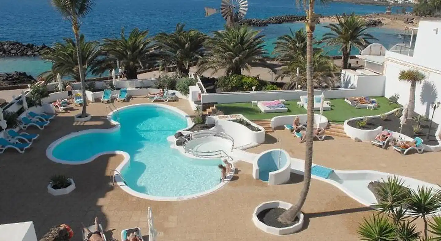 Neptuno Suites Pool