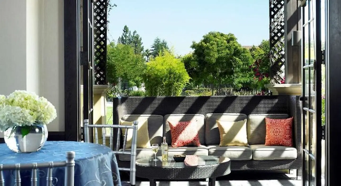 Juniper Hotel Cupertino, Curio Collection by Hilton Terrasse
