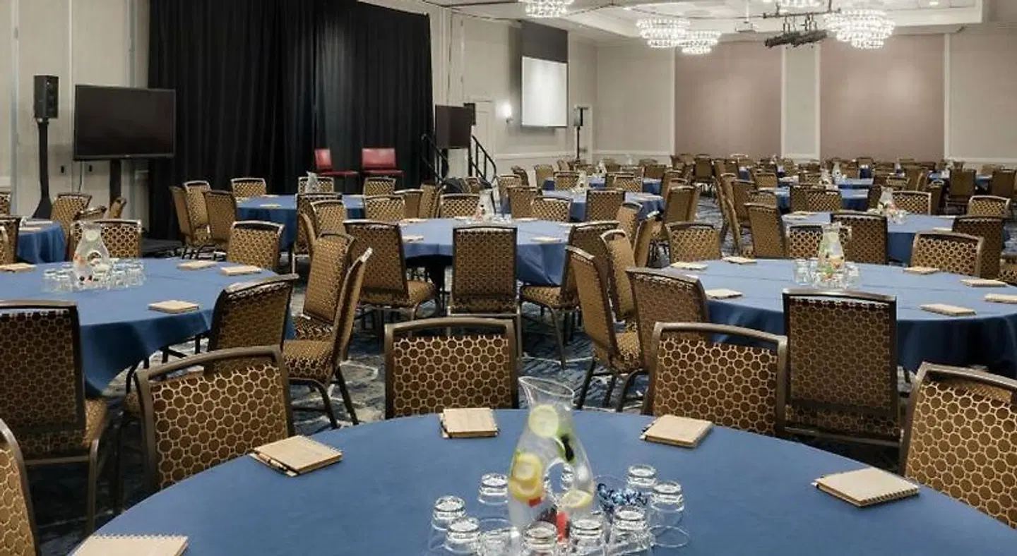 Juniper Hotel Cupertino, Curio Collection by Hilton Konferenz