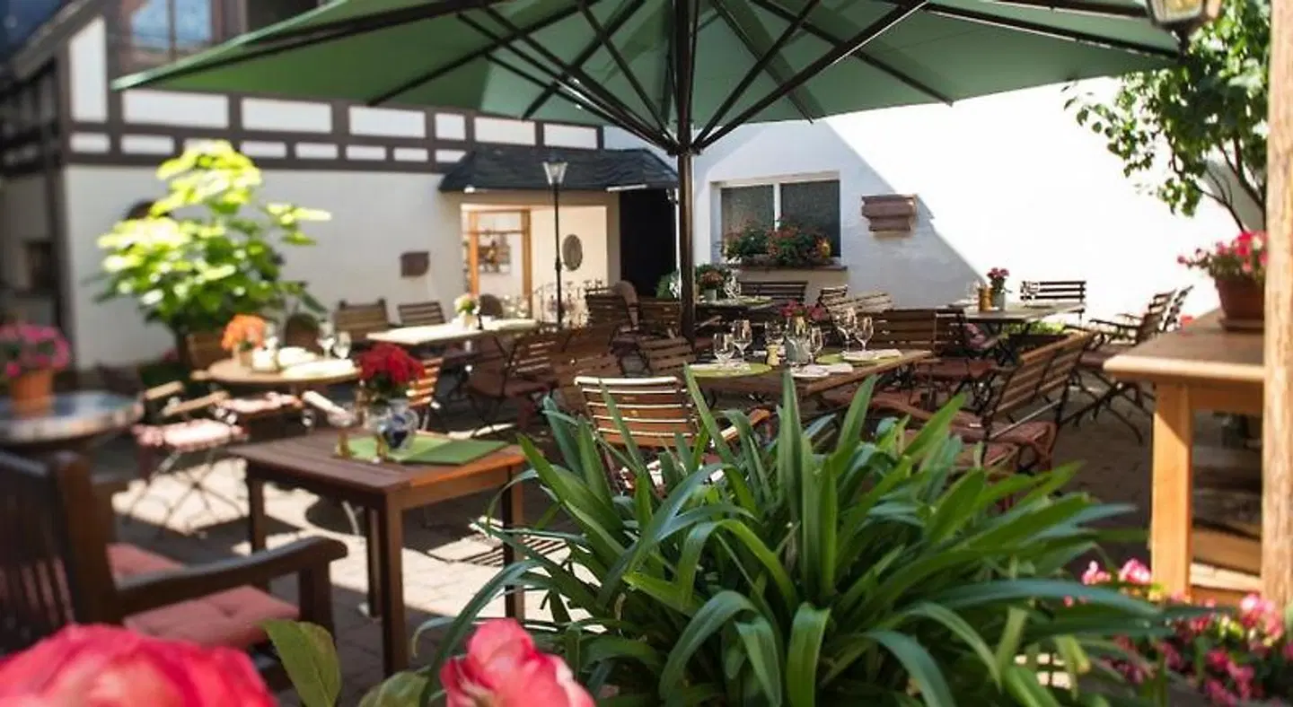 Weinhaus und Hotel Zum Krug Terrasse