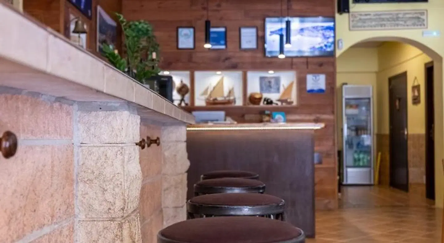 Hostal Doris Bar