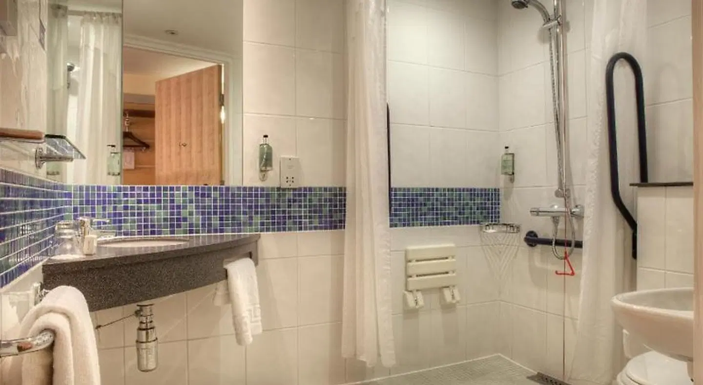 Holiday Inn Express Glasgow - City Center Theatreland Badezimmer