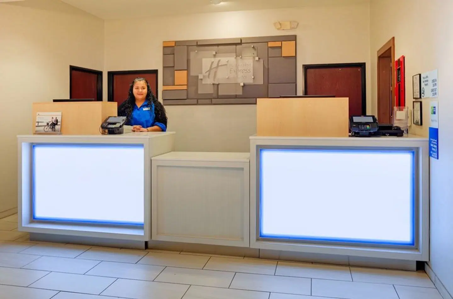 Holiday Inn Express & Suites Burleson/Ft. Worth by IHG LOUNGE_LOBBY