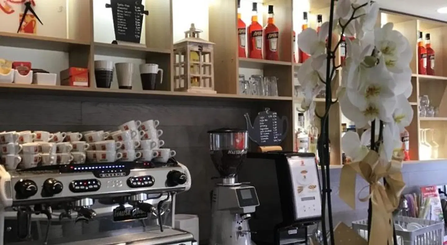 Moniga Bar