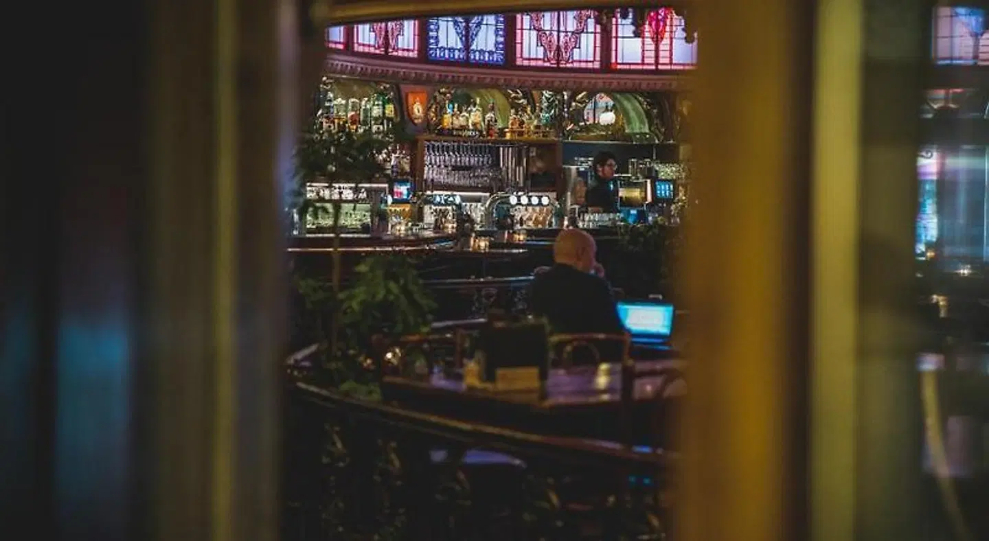 Queen Bar