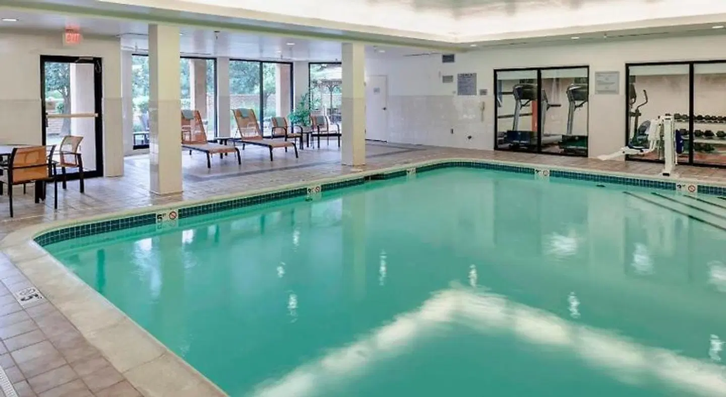 Courtyard by Marriott Wichita East Hallenbad