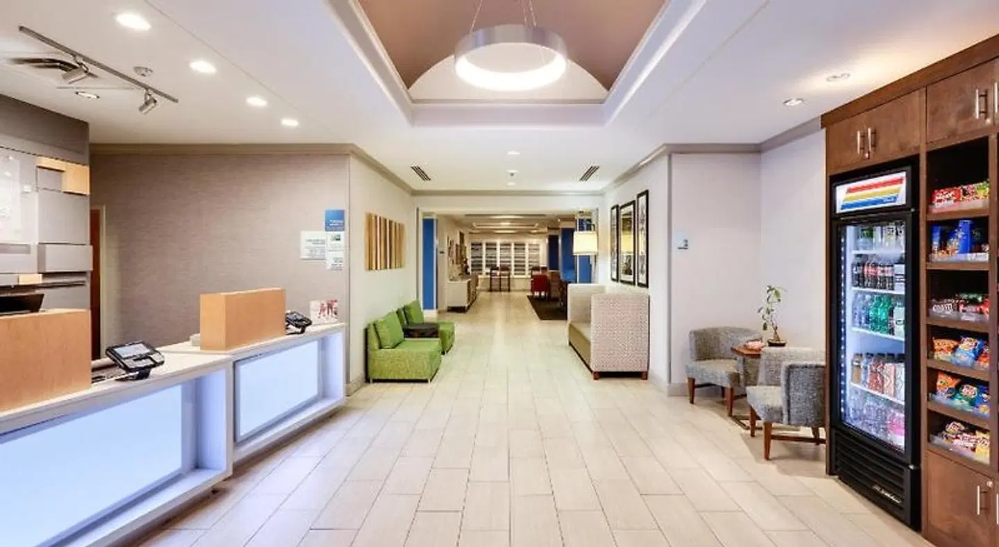 Holiday Inn Express & Suites Dublin by IHG LOUNGE_LOBBY