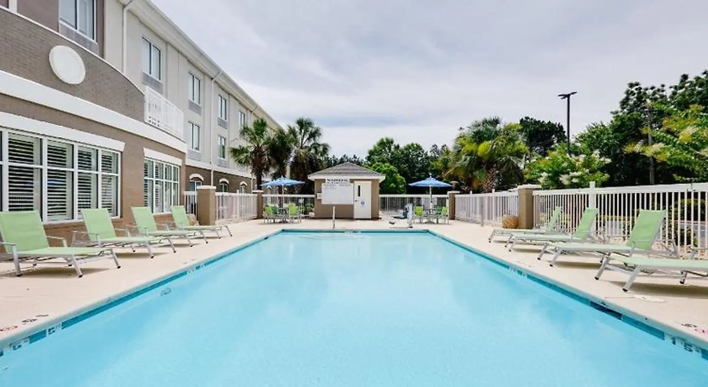 Holiday Inn Express & Suites Dublin by IHG OUTDOOR_POOL