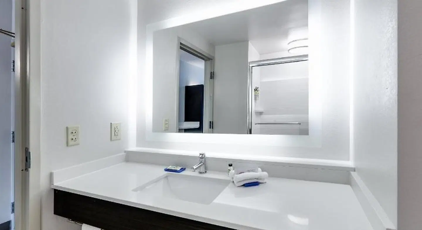 Holiday Inn Express & Suites Dublin by IHG Badezimmer