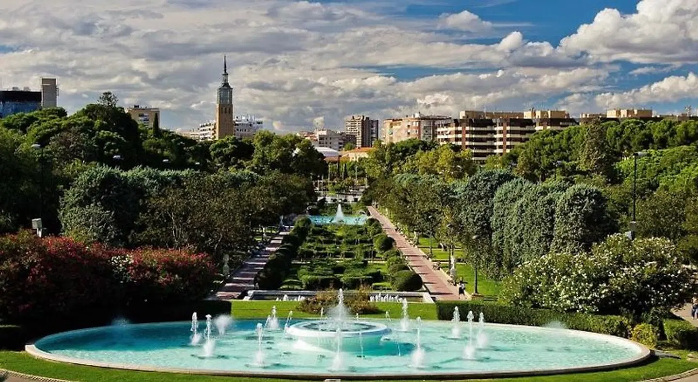 Pensión Corona OUTDOOR_POOL